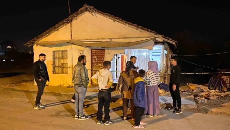 Antalya’da Kontrolden Çıkan Araç Eve Çarptı, Bebek ve İki Kişi Yaralandı